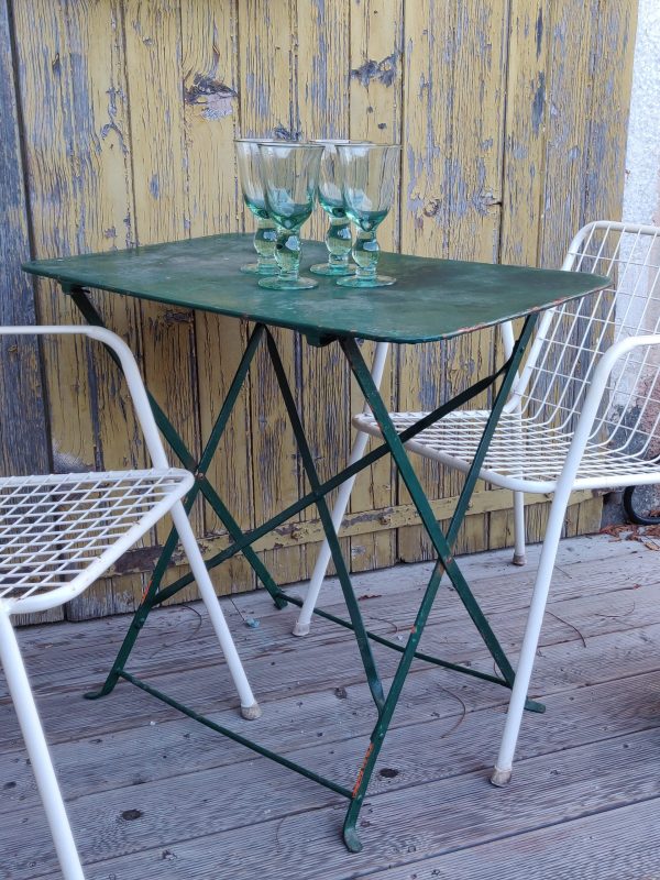 Ancienne table jardin pliante en tôle