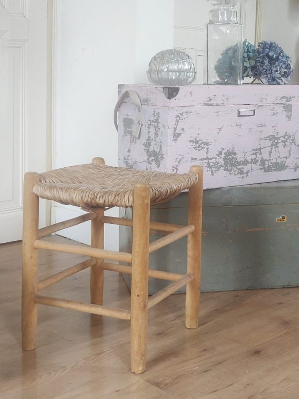 Tabouret bois paillé
