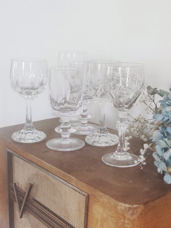 Set de 6 verres à vin dépareillés en cristal