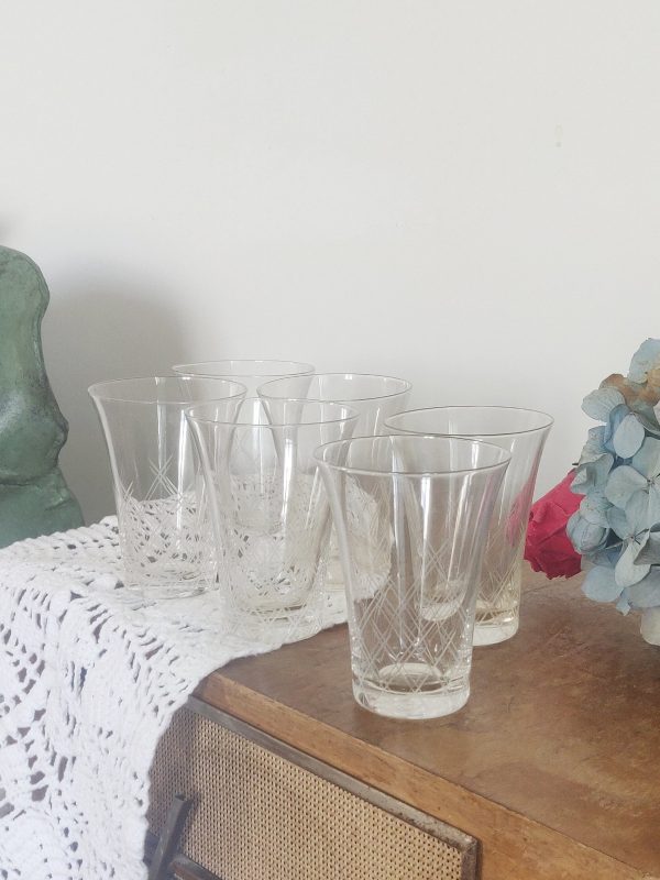 Set de 6 anciens petits verres (verrines) en verre gravé – Image 2