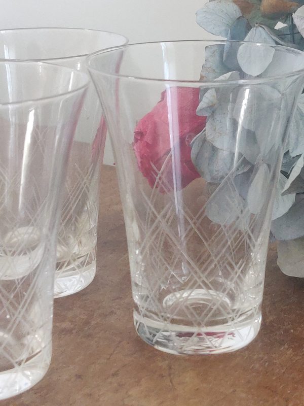 Set de 6 anciens petits verres (verrines) en verre gravé – Image 3
