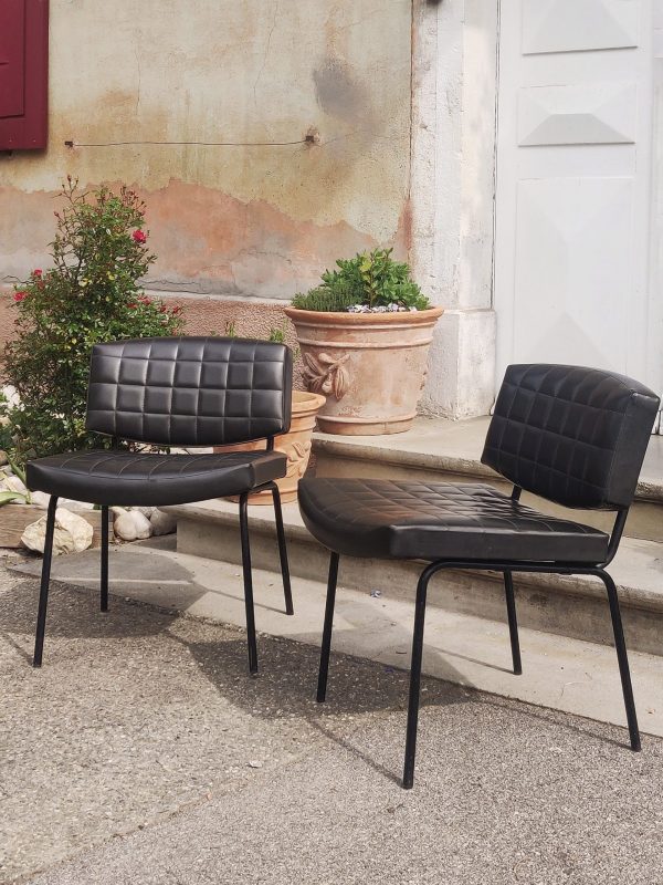 Paire de fauteuils Conseil de Pierre Guariche