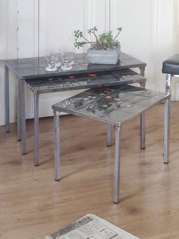 Ensemble de tables gigognes années 70