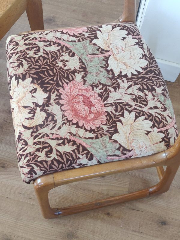 Chaise traîneau Baumann retapissée avec tissus vintage William Morris – Image 4