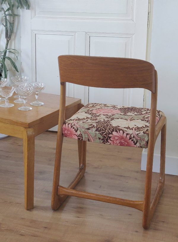 Chaise traîneau Baumann retapissée avec tissus vintage William Morris – Image 2