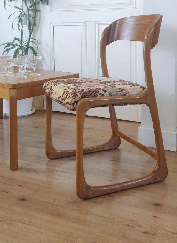 Chaise traîneau Baumann retapissée avec tissus vintage William Morris
