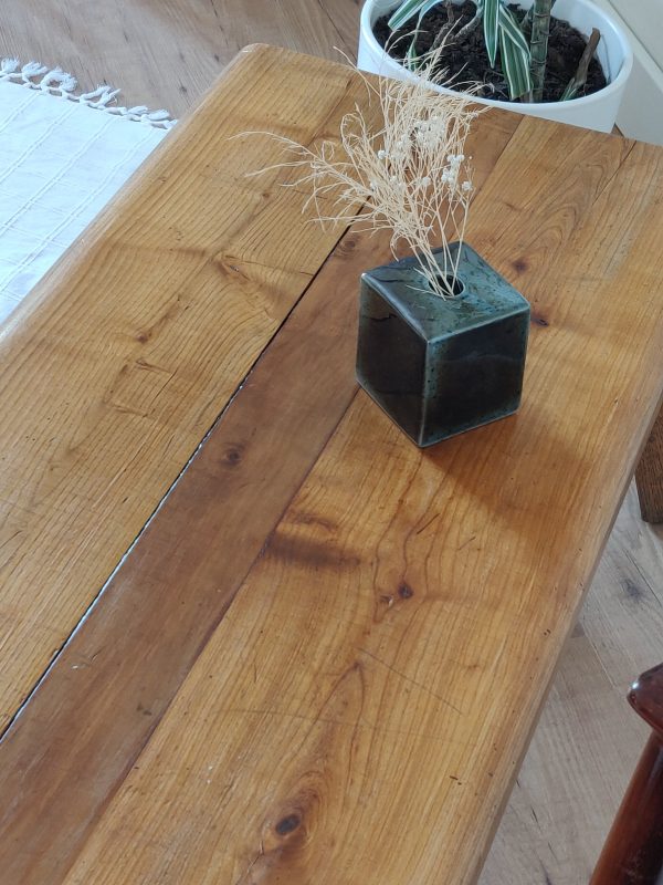Réservée jusqu' au 5/09 - Table basse brutaliste bois couleur miel – Image 4