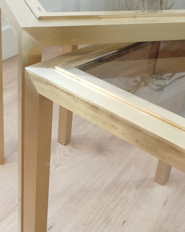 Ensemble tables gigognes métal brossé doré années 70 – Image 7