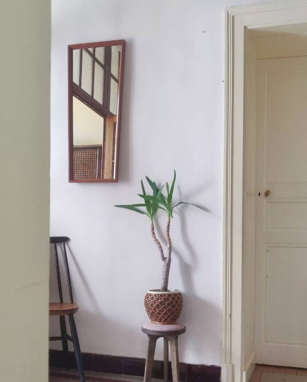 Miroir scandinave en teck , forme trapézoïdale – Image 4