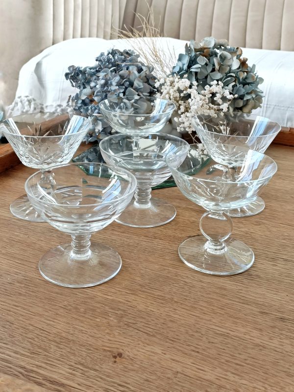 Service de 6 coupes à champagne dépareillées en cristal