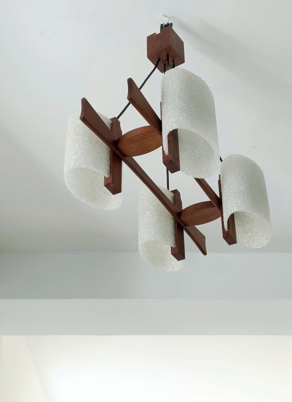 Lustre scandinave en teck et perspex années 60