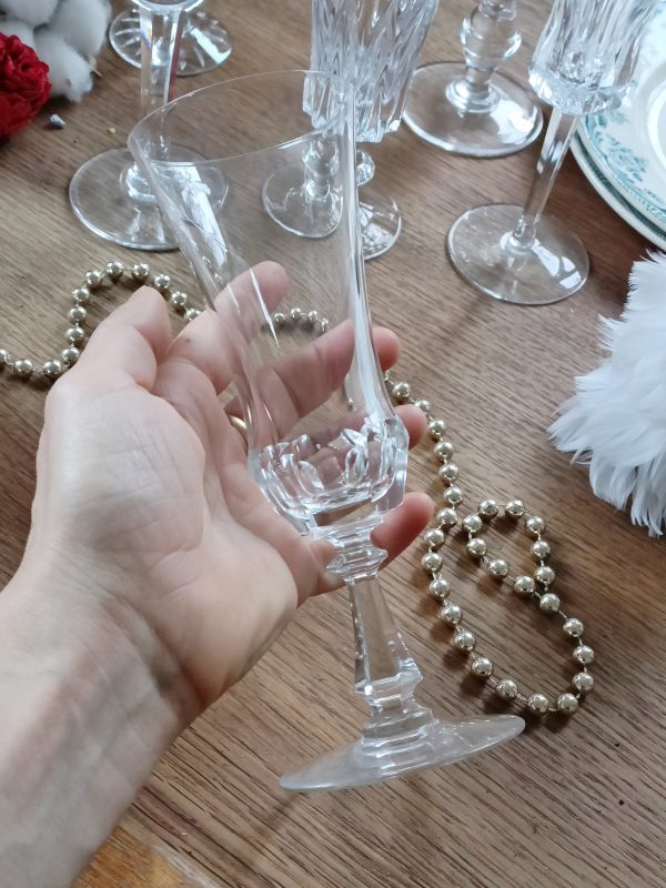 Service de 6 flûtes à champagne en cristal dépareillées – Image 2