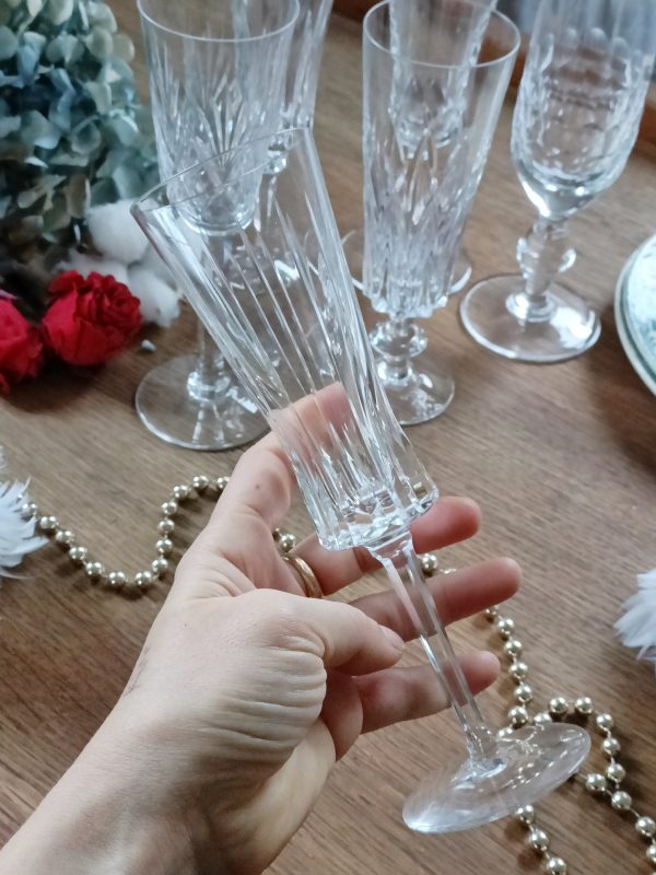 Service de 6 flûtes à champagne en cristal dépareillées – Image 4