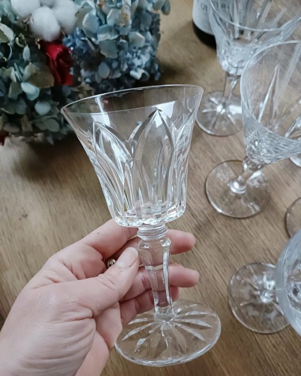 Service de 6 verres à vin en cristal de prestige dépareillés (Saint-Louis et VB) – Image 4