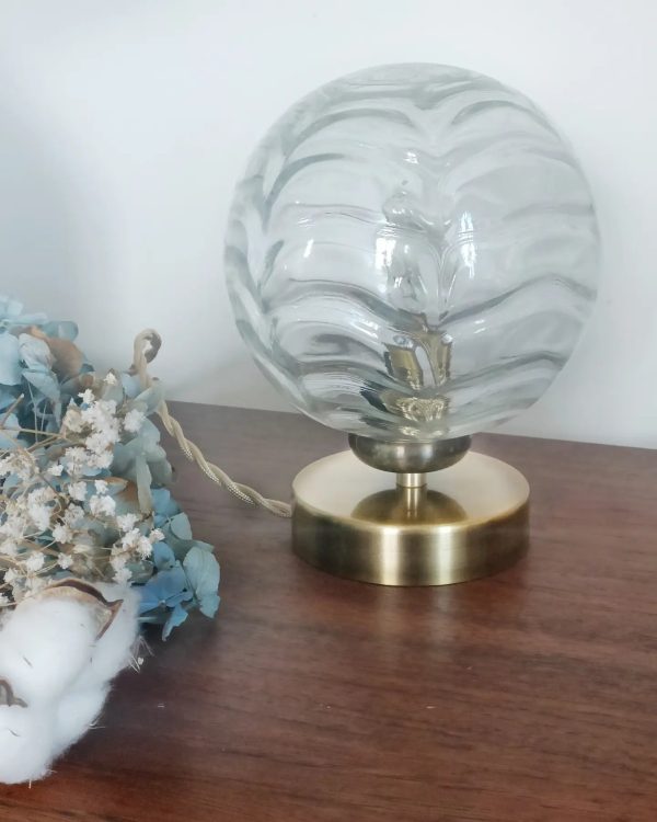 Lampe à poser globe transparent vagues