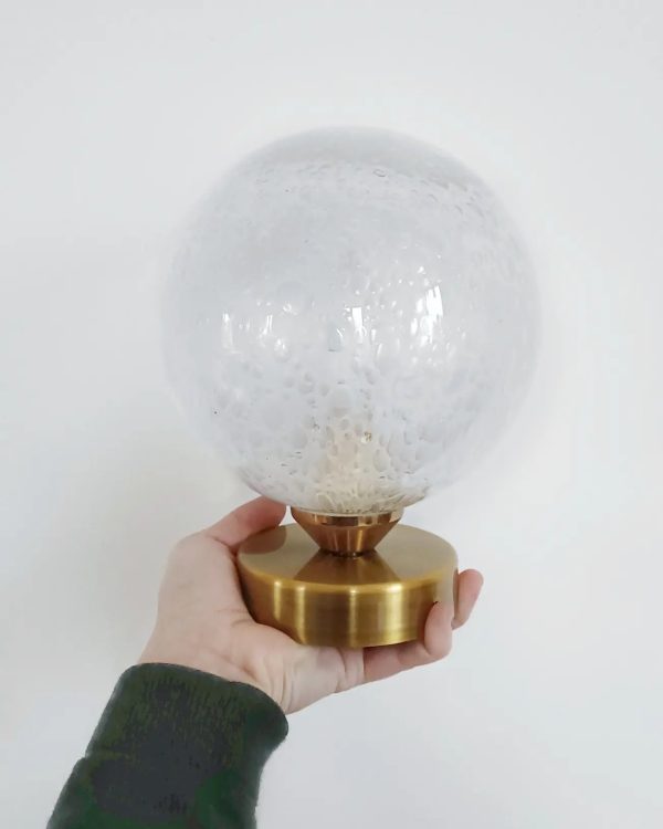Lampe à poser globe verre bullé