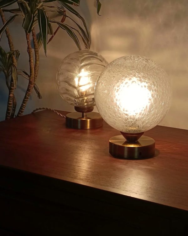 Lampe à poser globe transparent vagues – Image 3