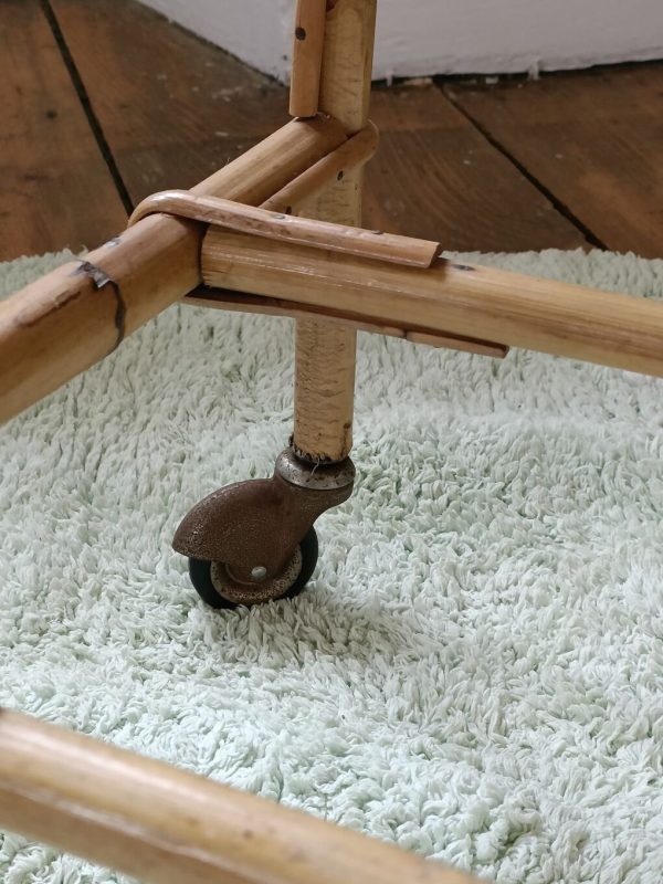 (Réservé) Berceau rotin vintage et son matelas – Image 5