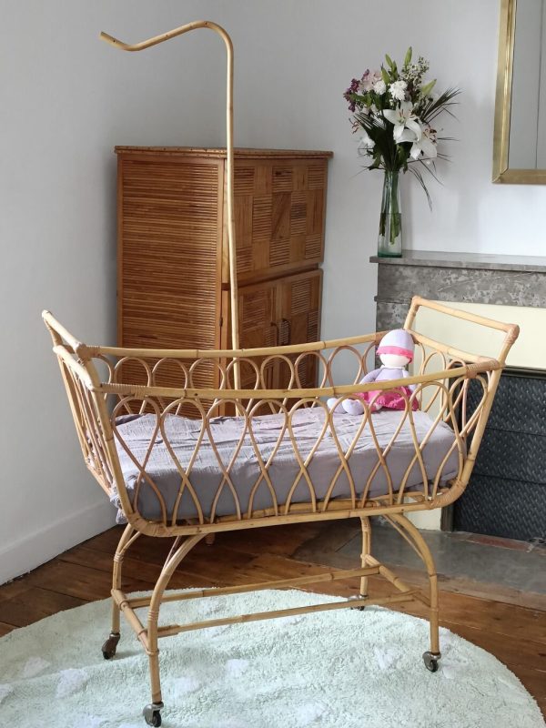 (Réservé) Berceau rotin vintage et son matelas – Image 2