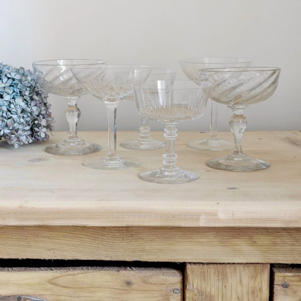 Service de 6 coupes à champagne dépareillées en cristal