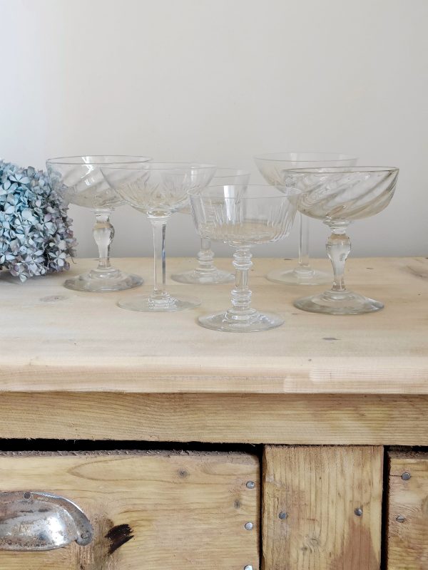 Service de 6 coupes à champagne dépareillées en cristal