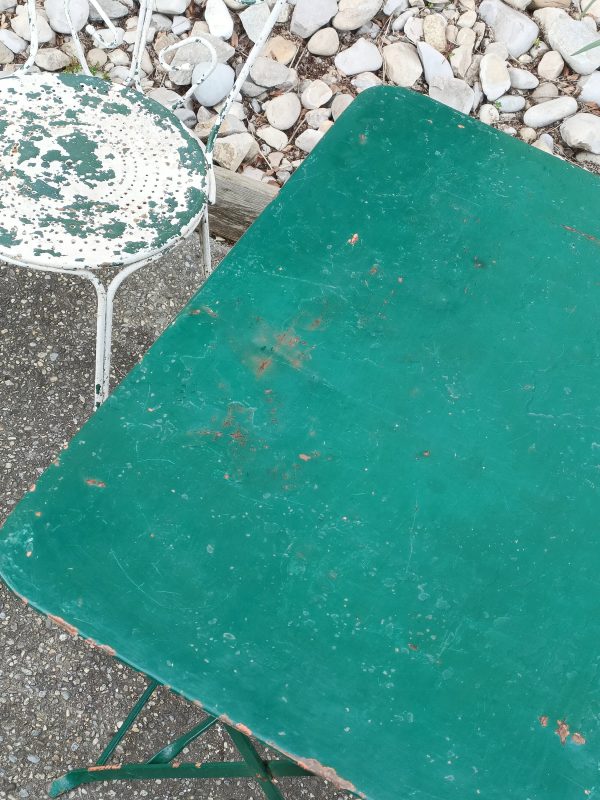 Ancienne table jardin pliante en tôle – Image 3