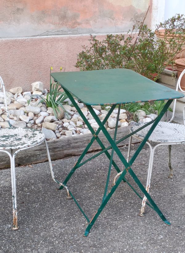 Ancienne table jardin pliante en tôle – Image 4
