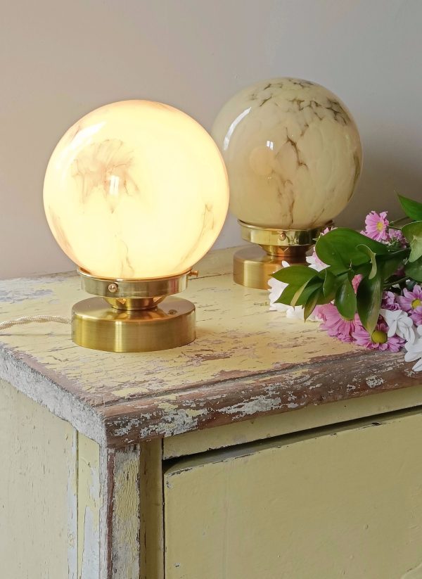 Lampe à poser globe marbré jaune pâle
