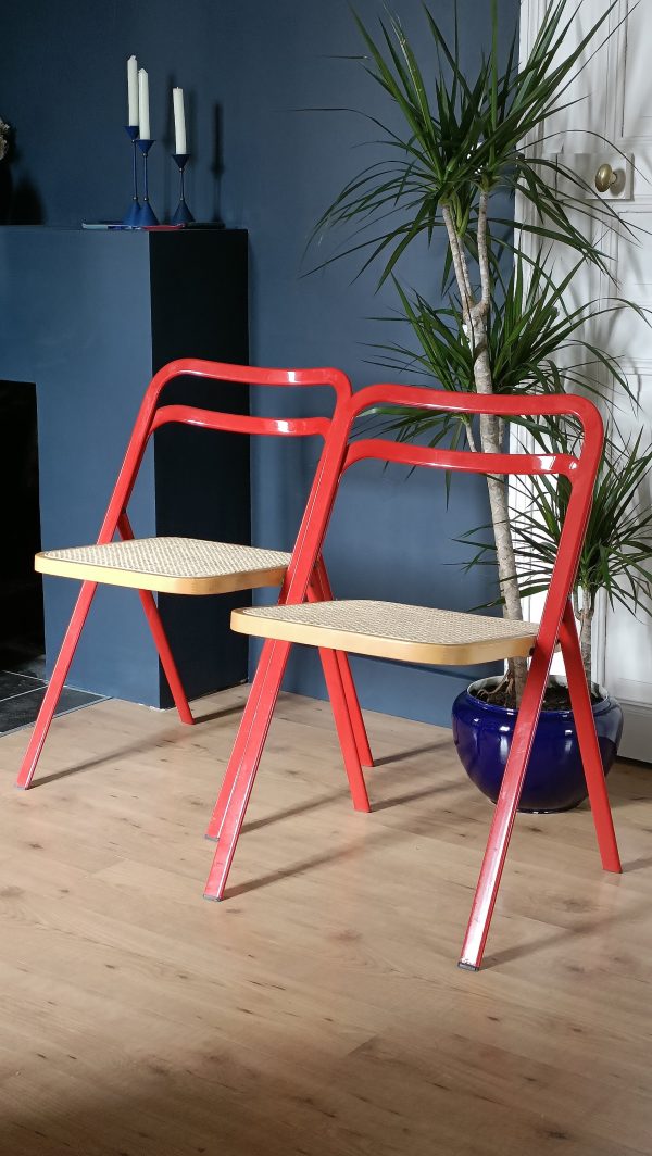 Paire de chaises cannées par Georgio Cattelan – Image 8