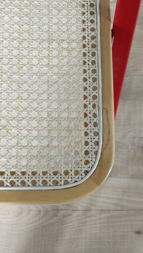 Paire de chaises cannées par Georgio Cattelan – Image 5