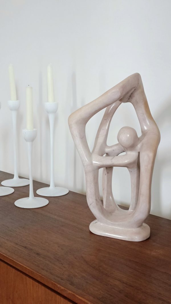 Sculpture en pierre de Mbigou rose – Image 2