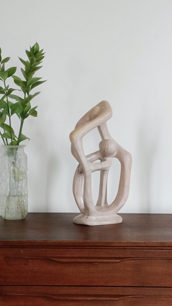 Sculpture en pierre de Mbigou rose – Image 4