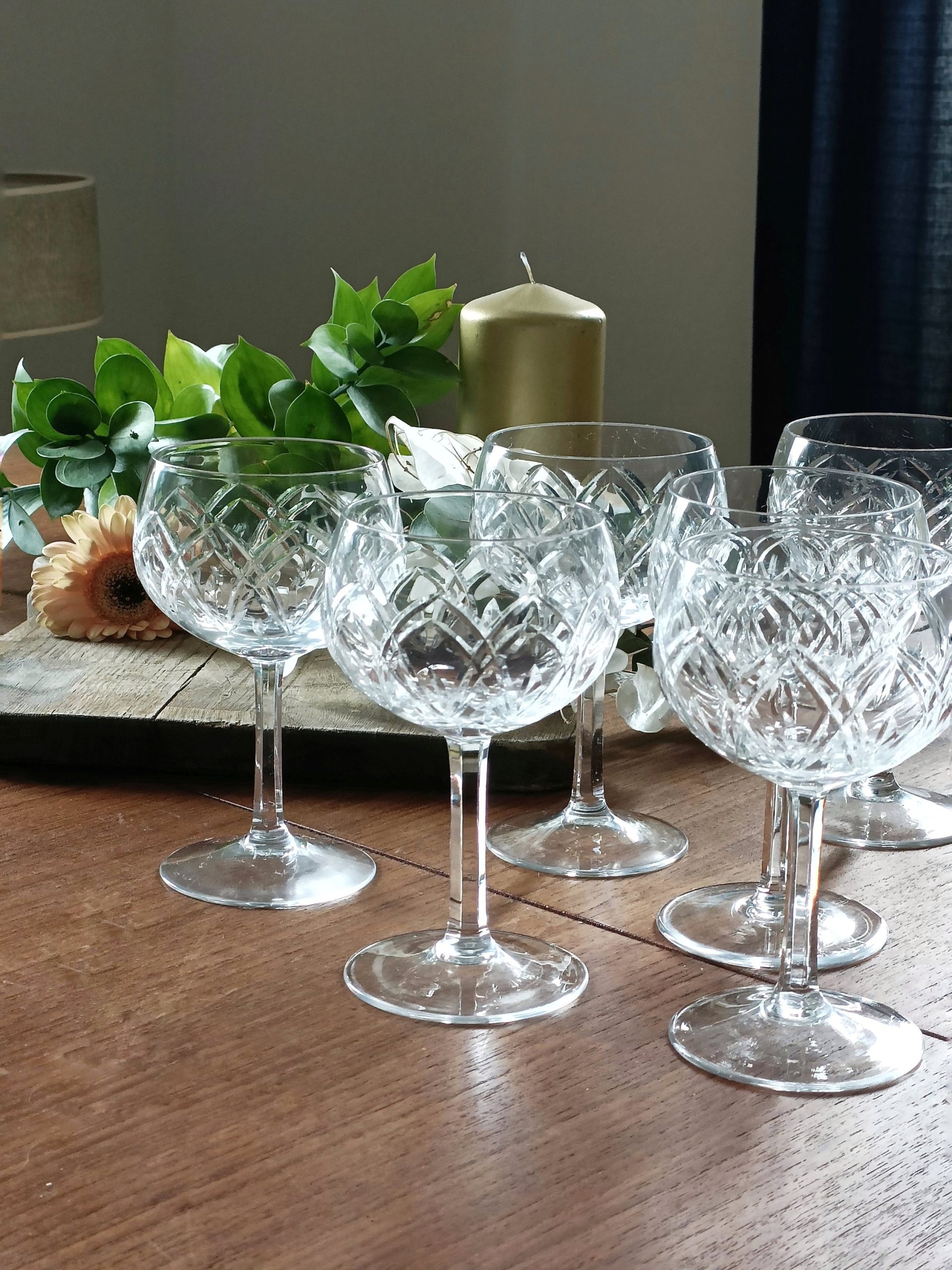 Service de 8 verres à vin en cristal