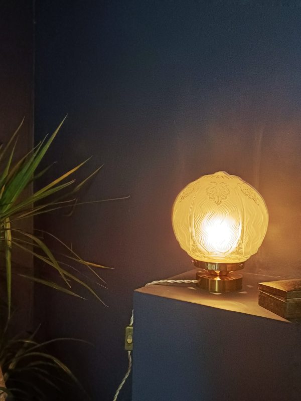 Réservée Marie - Lampe à poser globe XL en verre dépoli blanc – Image 6