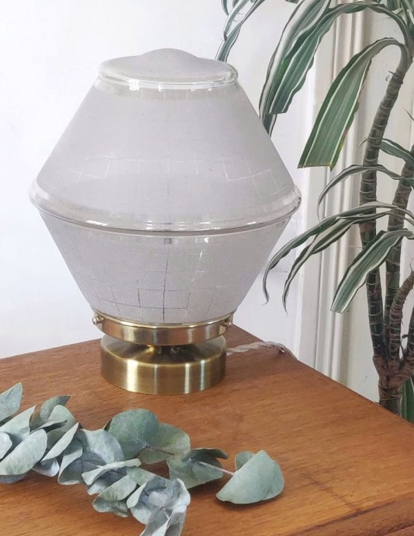 Lampe à poser globe XL en verre blanc et liseré or – Image 3