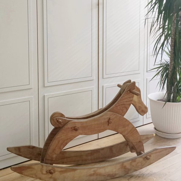 Ancien cheval bois avec tête articulée