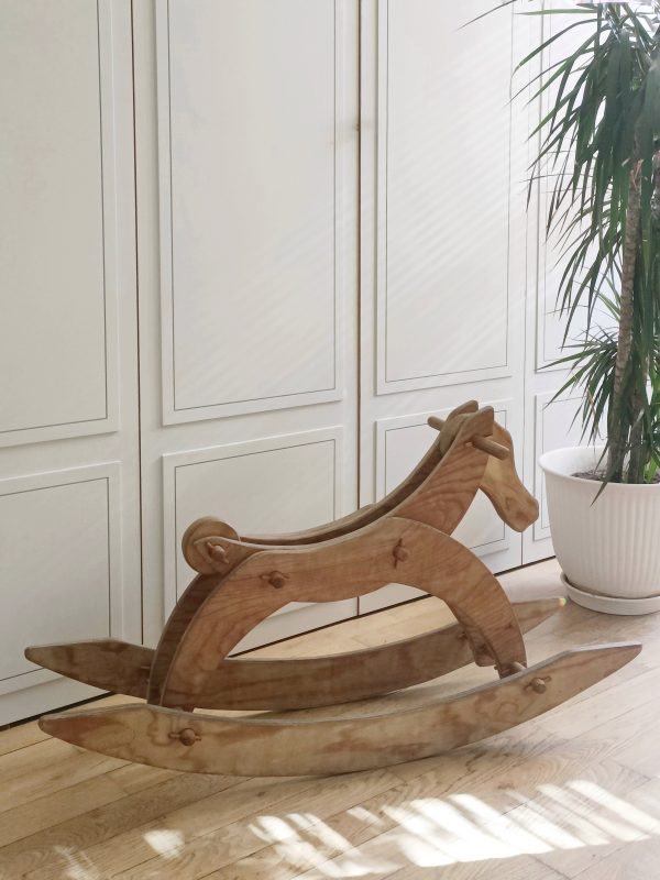 Ancien cheval bois avec tête articulée