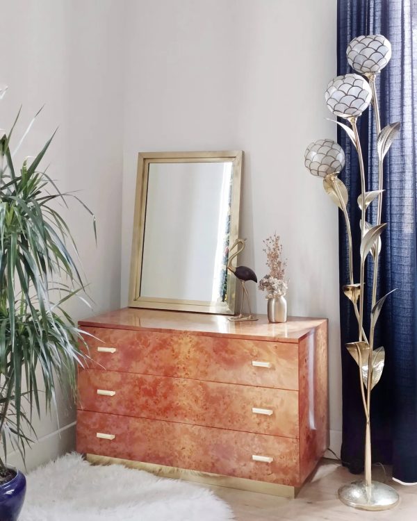 Commode loupe d'orme et laiton vintage – Image 2