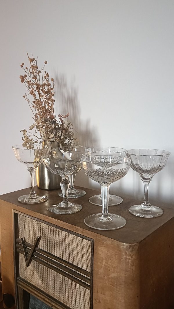Service de 6 coupes à champagne dépareillées en cristal
