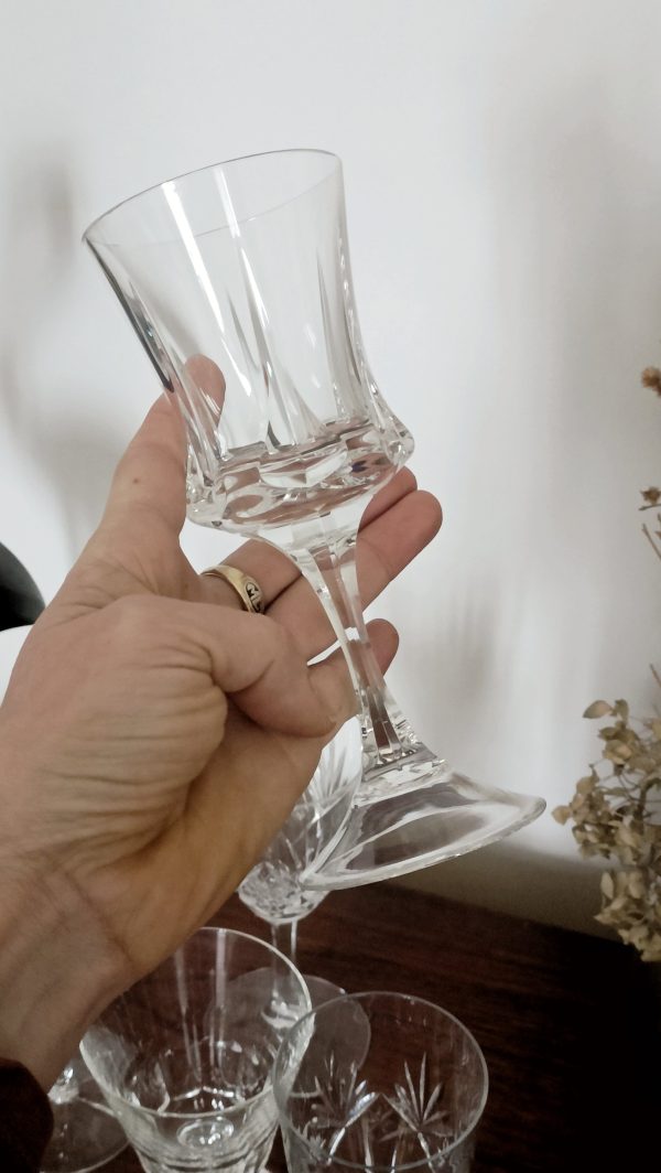 Service de 6 verres en cristal dépareillés – Image 6