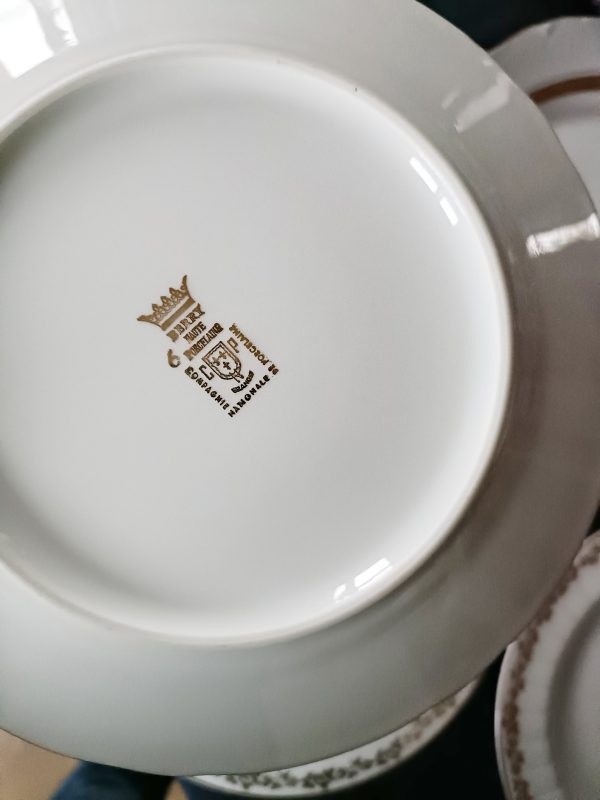 Set de 6 assiettes à dessert dépareillées en porcelaine blanche et dorée – Image 4