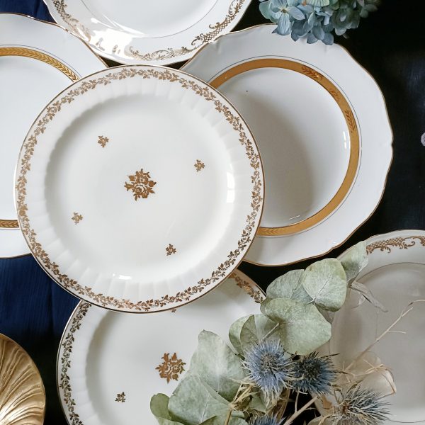 Set de 6 assiettes à dessert dépareillées en porcelaine blanche et dorée