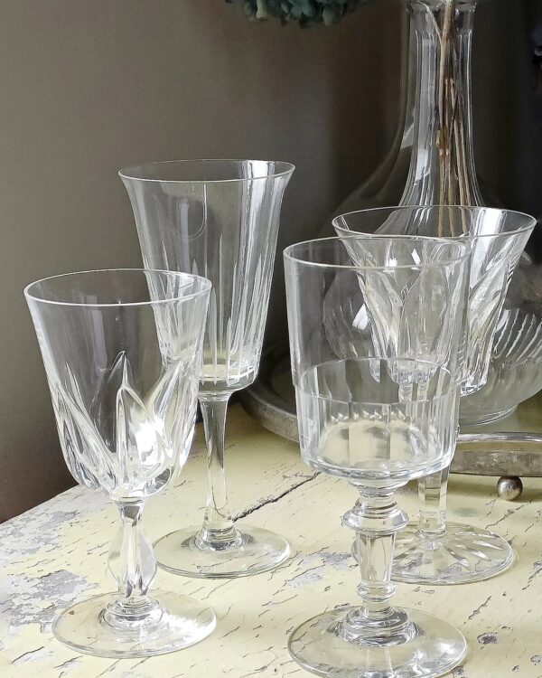 Service de 6 verres en cristal dépareillés – Image 3