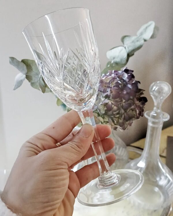 Service de 6 verres en cristal dépareillés – Image 7