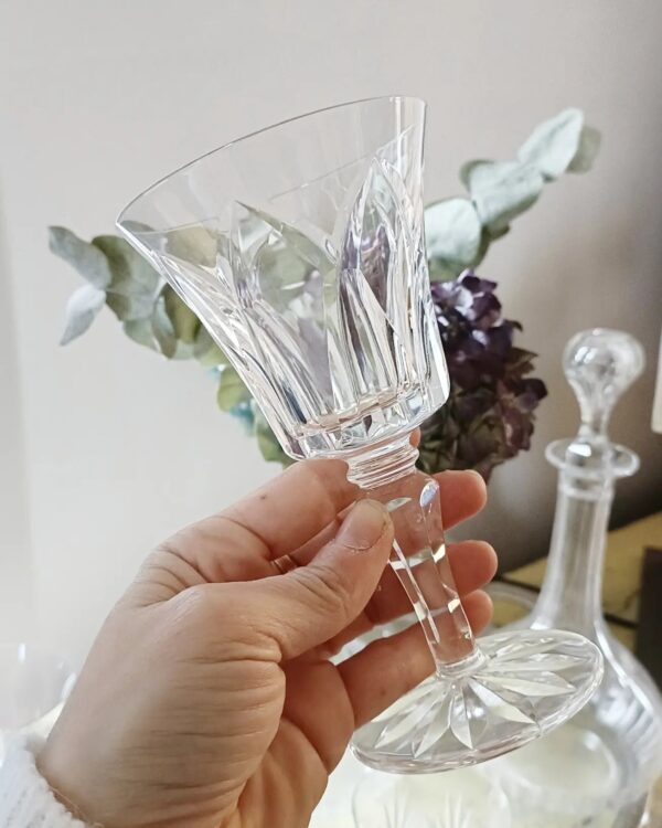 Service de 6 verres en cristal dépareillés – Image 4