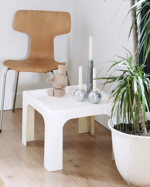 Table basse années 70 fibres de verre – Image 2