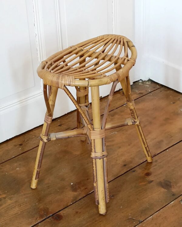 Tabouret rotin années 50, modèle rare – Image 2