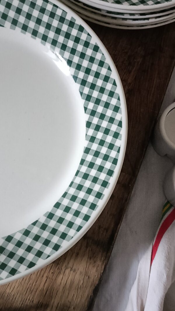 Lot de 6 assiettes plates décor Vichy – Image 3