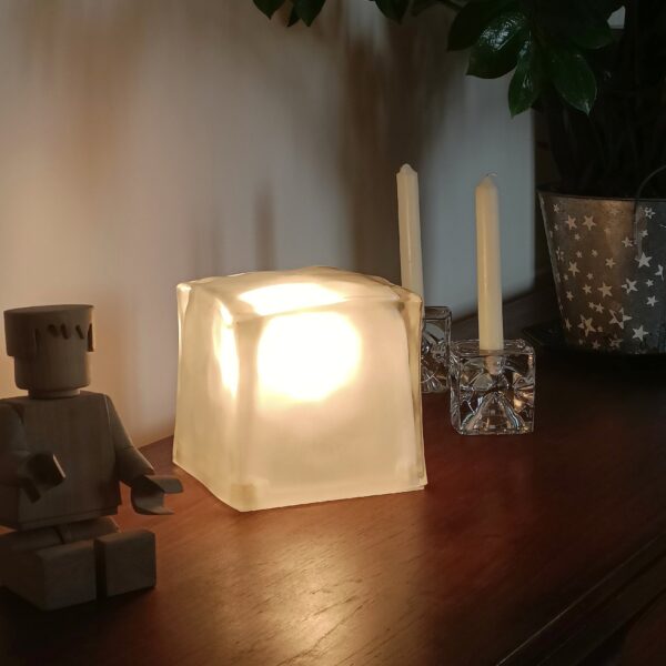 Réservée Amélie - Lampe ice cube Iviken
