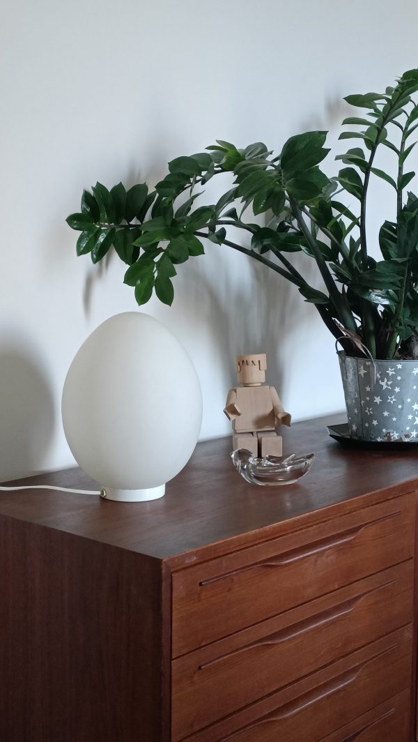 Réservée Véronique - Lampe oeuf opaline des années 70 – Image 2